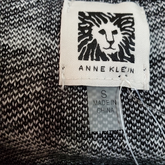 Woman's NWT Anne Klein sweater - Picture 7 of 9